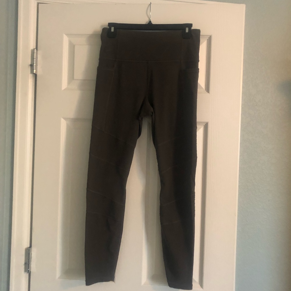 Athleta inclination Moto Tight. Army green.